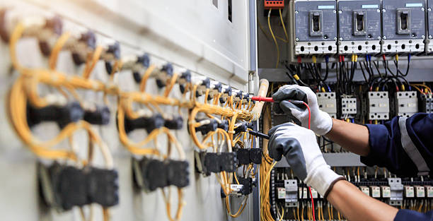 Professional Electrician technician working in Taft, FL